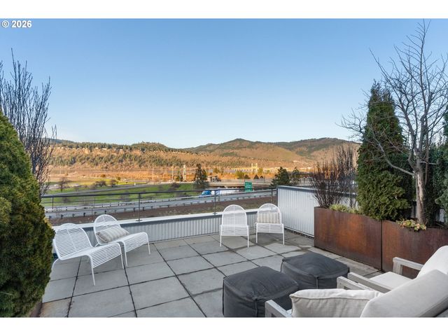 314 COLUMBIA St, Hood River, OR 97031