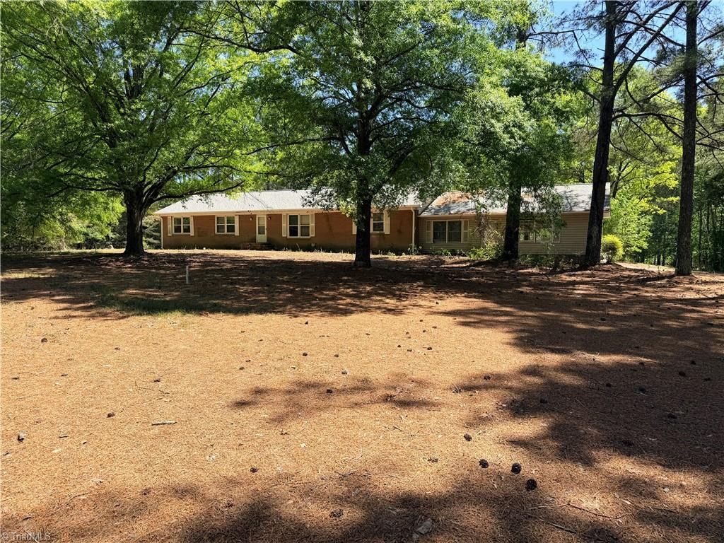 2727 Kivett Drive, Greensboro, NC 27407