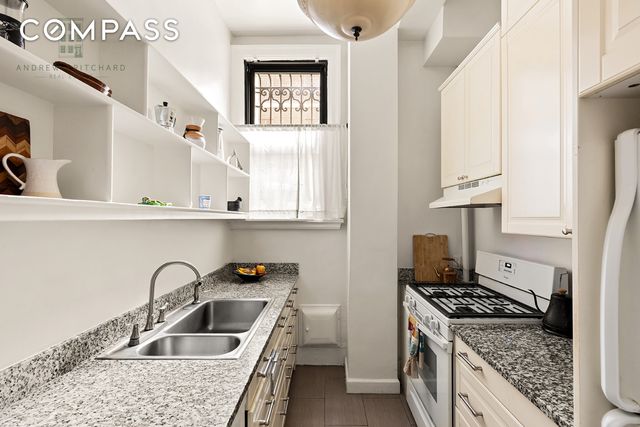 212 E 48th St Apt 1D, New York City, NY 10017