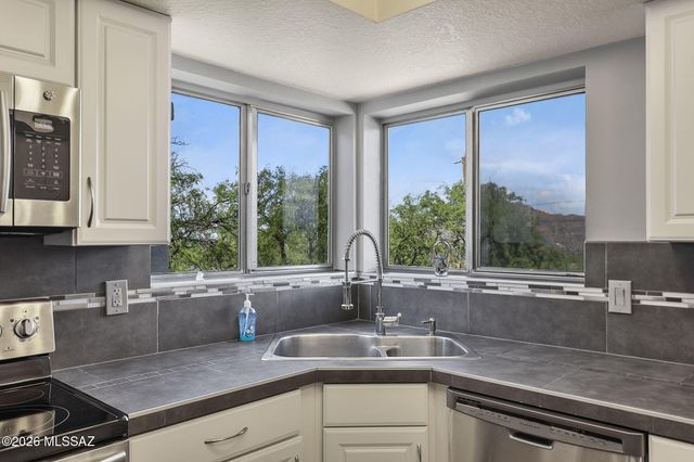 1051 Avenida Aprenda, Rio Rico, AZ 85648