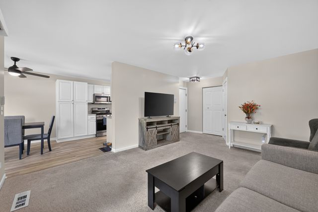 665 Thorntree Court A-1, Bartlett, IL 60103