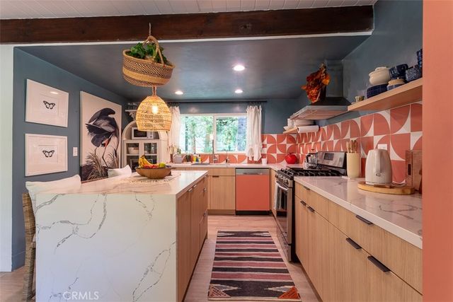 220 Oak Dr., Lake Arrowhead, CA 92352