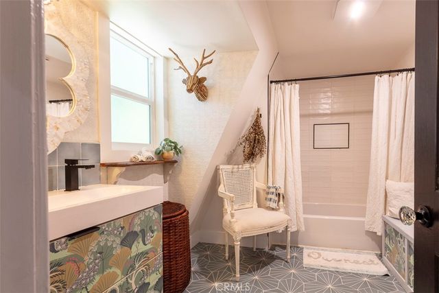 220 Oak Dr., Lake Arrowhead, CA 92352