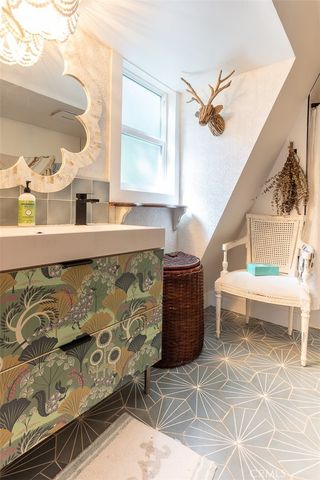 220 Oak Dr., Lake Arrowhead, CA 92352