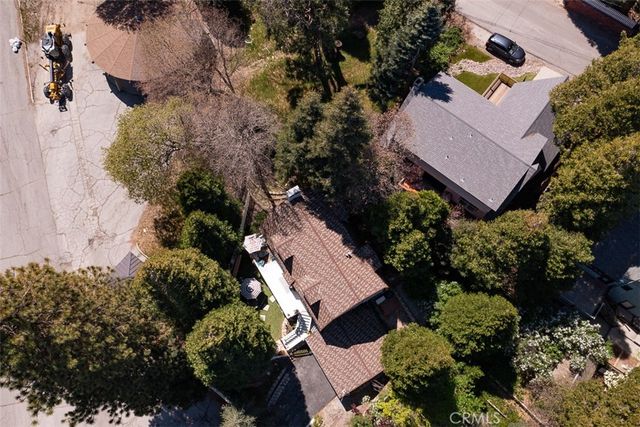 220 Oak Dr., Lake Arrowhead, CA 92352