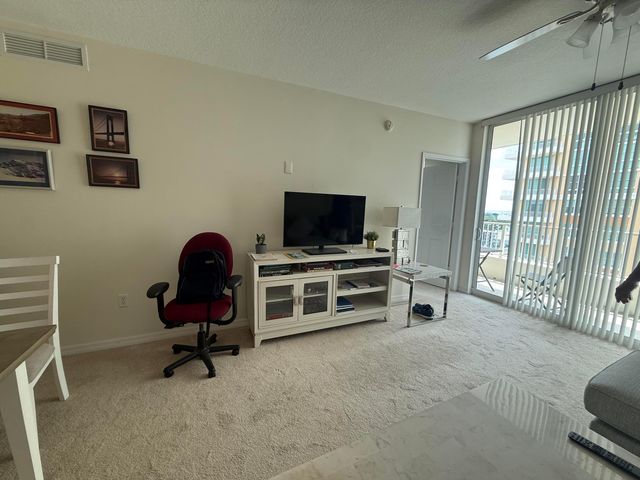 700 E BOYNTON BEACH Boulevard 1103, Boynton Beach, FL 33435