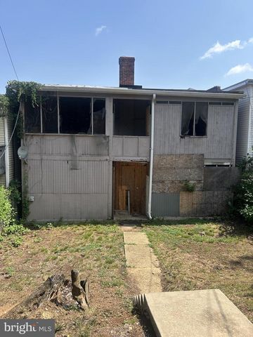 1239 MEIGS PL NE, Washington, DC 20002