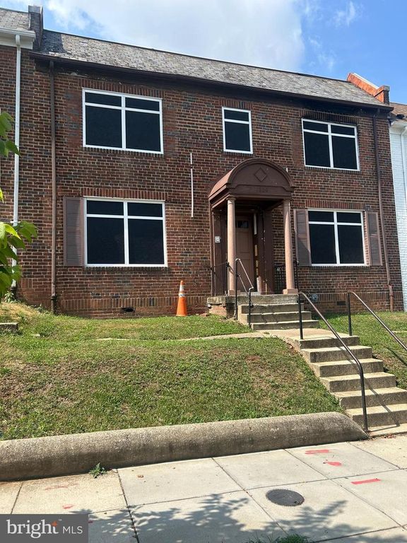 1239 MEIGS PL NE, Washington, DC 20002