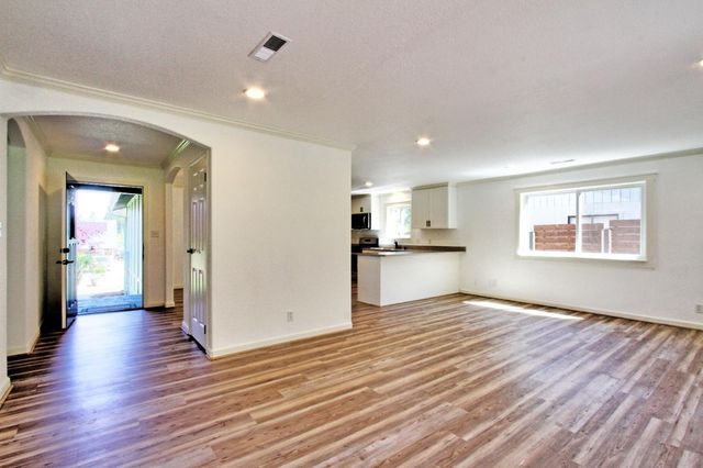 13740 Torrey Pines Dr, Auburn, CA 95602