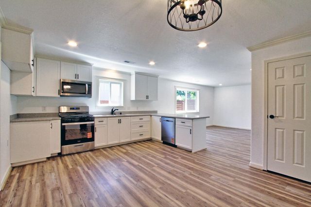 13740 Torrey Pines Dr, Auburn, CA 95602