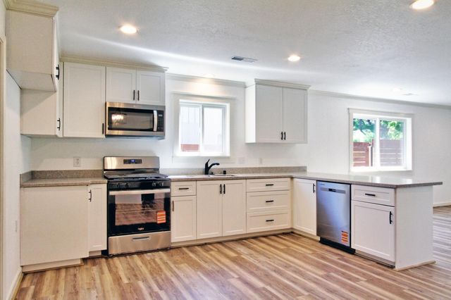 13740 Torrey Pines Dr, Auburn, CA 95602