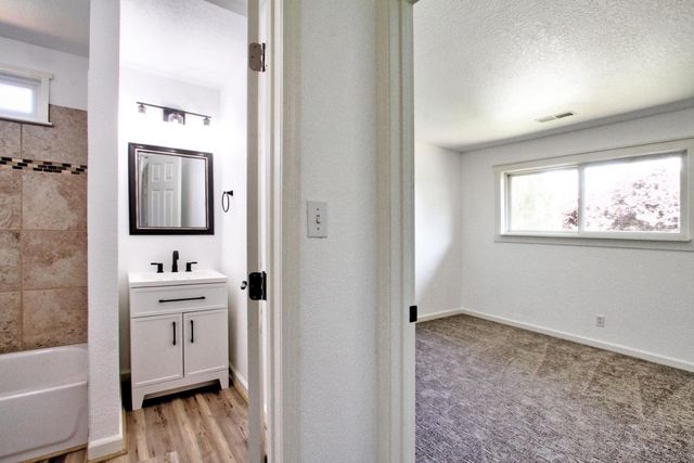 13740 Torrey Pines Dr, Auburn, CA 95602