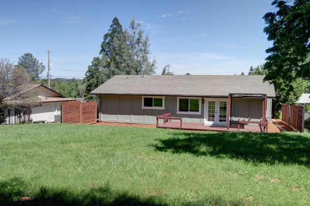 13740 Torrey Pines Dr, Auburn, CA 95602