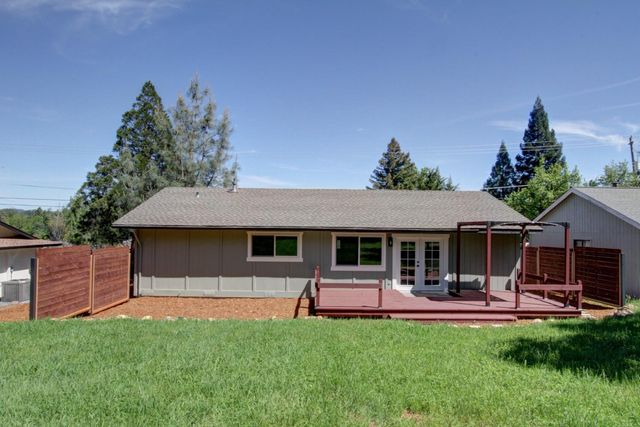 13740 Torrey Pines Dr, Auburn, CA 95602