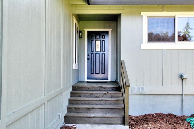 13740 Torrey Pines Dr, Auburn, CA 95602