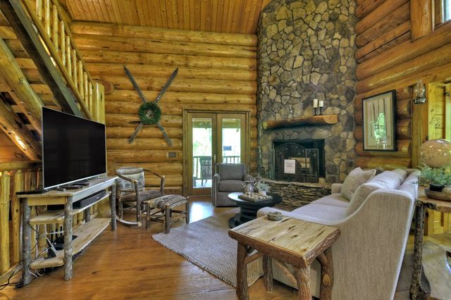 536 Lakeview Road, Blue Ridge, GA 30513