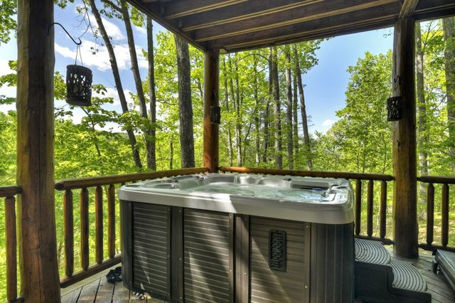 536 Lakeview Road, Blue Ridge, GA 30513