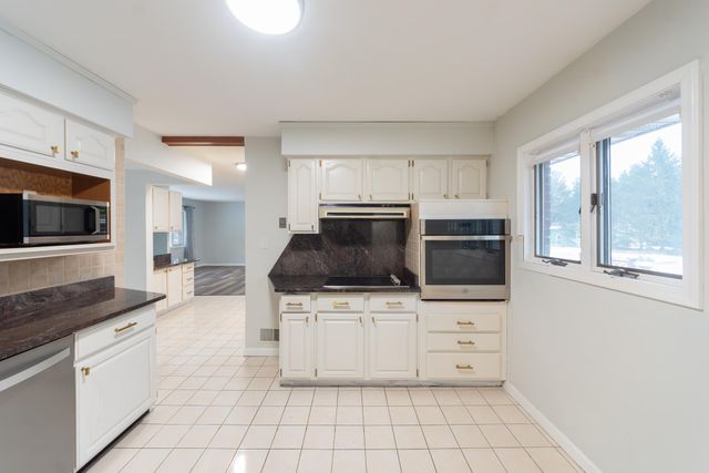 46105 W Seven Mile Road, Northville Twp, MI 48167