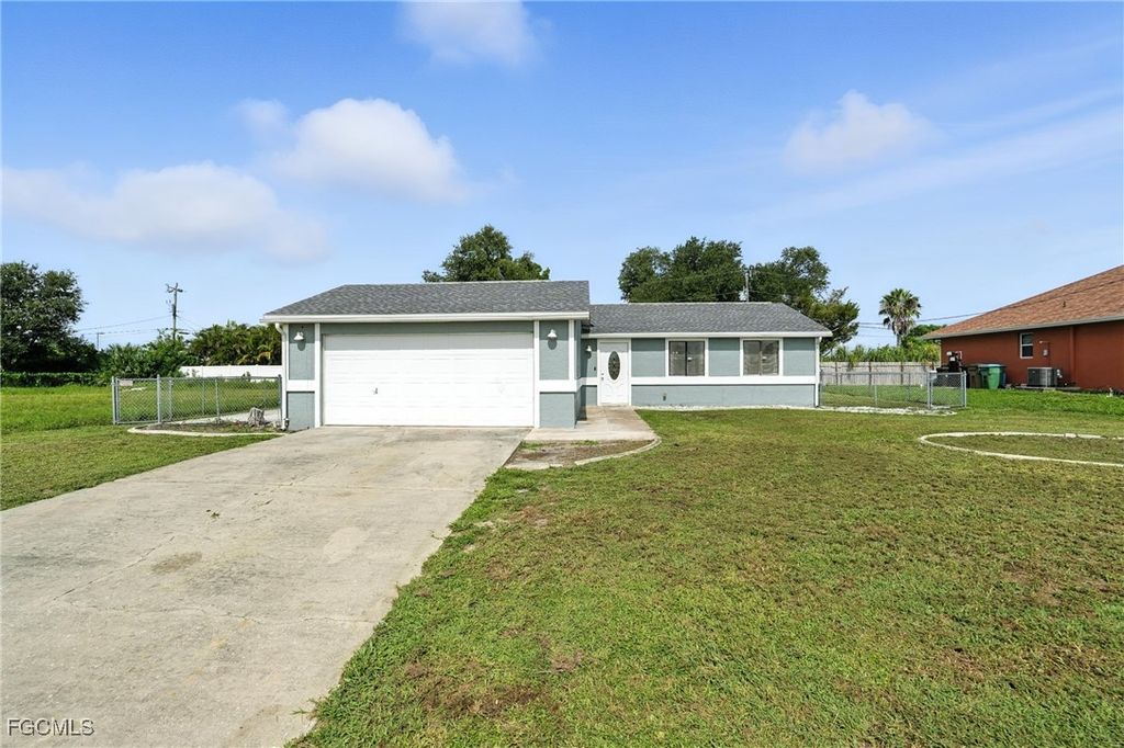 1222 NE 14th PL, Cape Coral, FL 33909