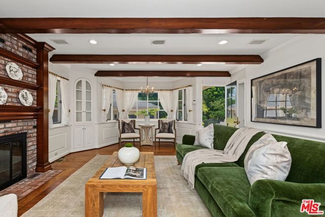 10770 Weyburn Avenue, Los Angeles, CA 90024