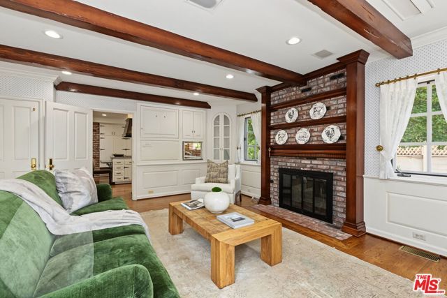 10770 Weyburn Avenue, Los Angeles, CA 90024