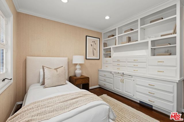 10770 Weyburn Avenue, Los Angeles, CA 90024
