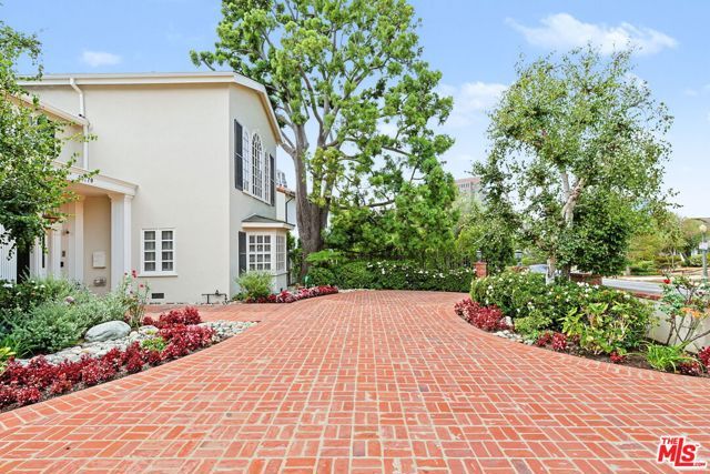 10770 Weyburn Avenue, Los Angeles, CA 90024