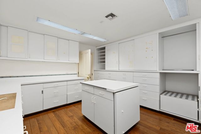 10770 Weyburn Avenue, Los Angeles, CA 90024