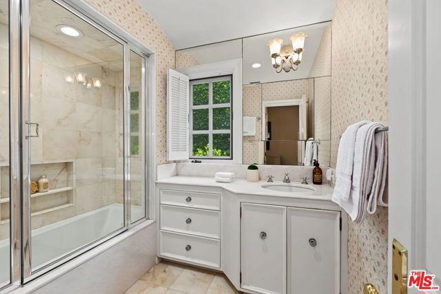 10770 Weyburn Avenue, Los Angeles, CA 90024