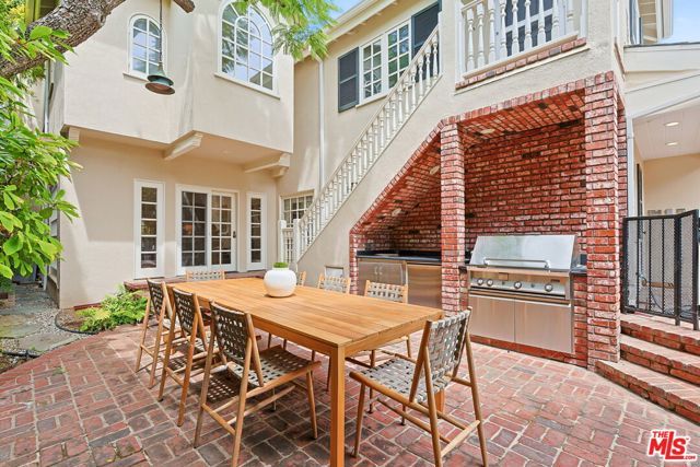 10770 Weyburn Avenue, Los Angeles, CA 90024