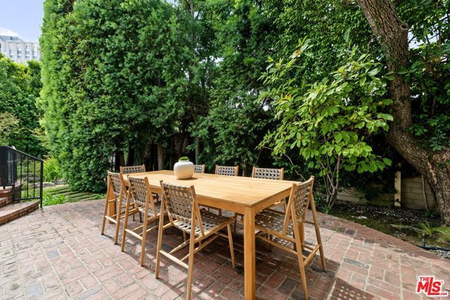 10770 Weyburn Avenue, Los Angeles, CA 90024