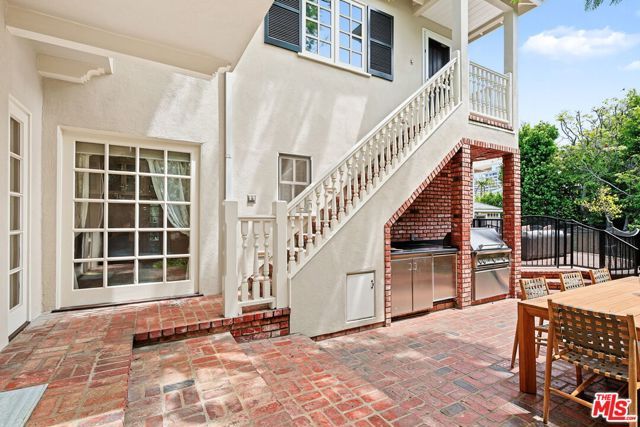 10770 Weyburn Avenue, Los Angeles, CA 90024