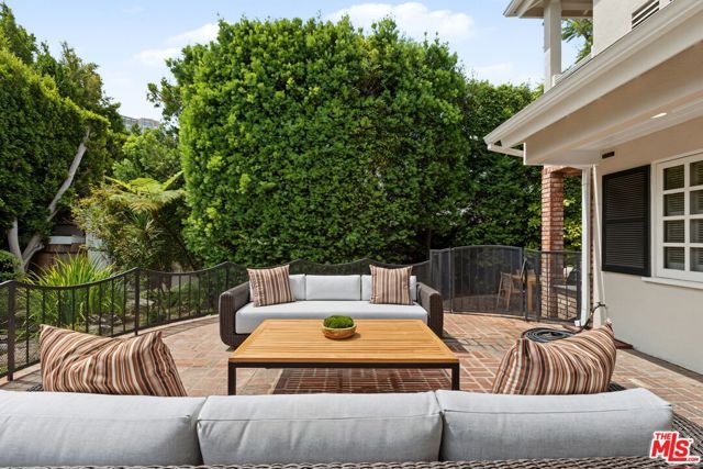 10770 Weyburn Avenue, Los Angeles, CA 90024