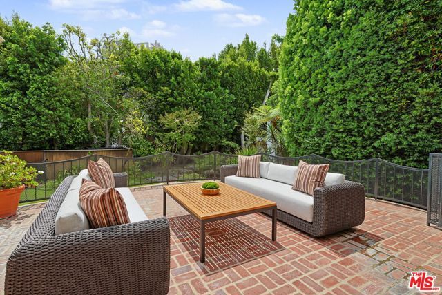 10770 Weyburn Avenue, Los Angeles, CA 90024