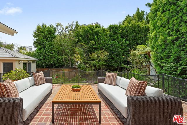 10770 Weyburn Avenue, Los Angeles, CA 90024
