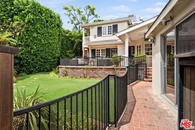 10770 Weyburn Avenue, Los Angeles, CA 90024