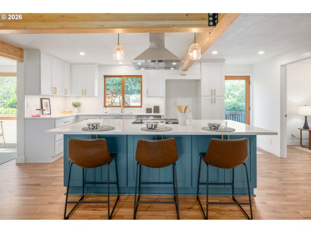 250 REGAL Ct, Eugene, OR 97401