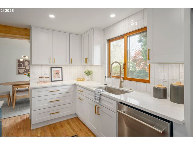 250 REGAL Ct, Eugene, OR 97401