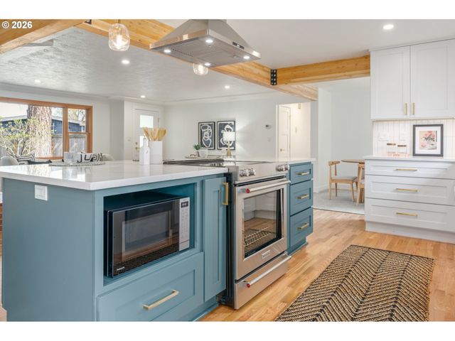 250 REGAL Ct, Eugene, OR 97401