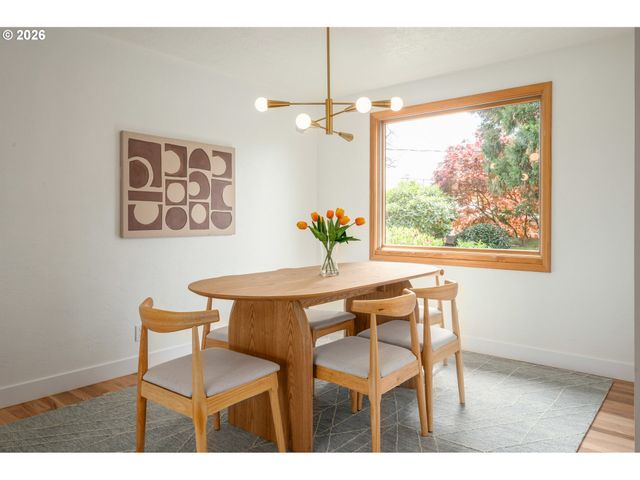 250 REGAL Ct, Eugene, OR 97401