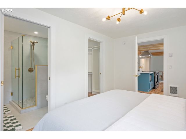 250 REGAL Ct, Eugene, OR 97401