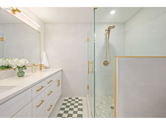 250 REGAL Ct, Eugene, OR 97401