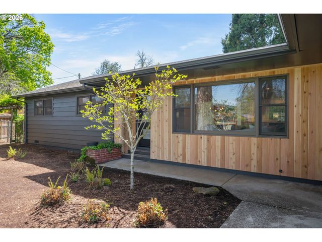 250 REGAL Ct, Eugene, OR 97401