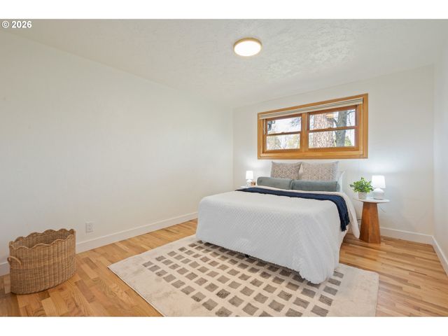 250 REGAL Ct, Eugene, OR 97401