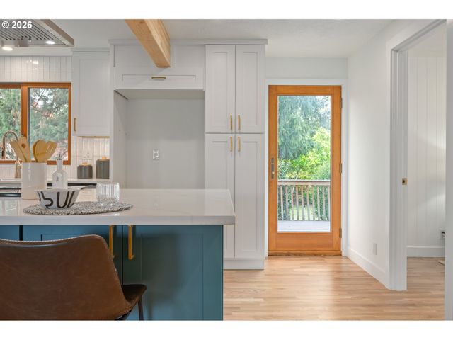 250 REGAL Ct, Eugene, OR 97401