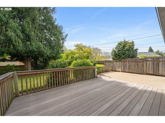 250 REGAL Ct, Eugene, OR 97401