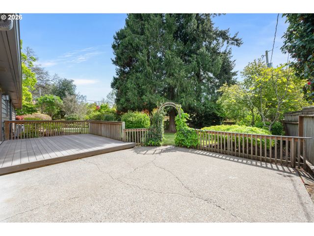 250 REGAL Ct, Eugene, OR 97401