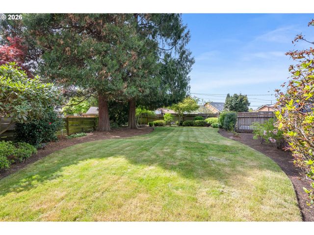 250 REGAL Ct, Eugene, OR 97401