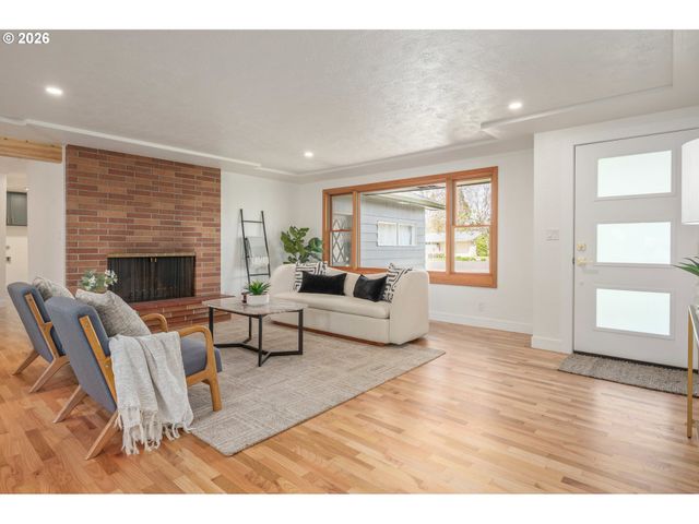 250 REGAL Ct, Eugene, OR 97401