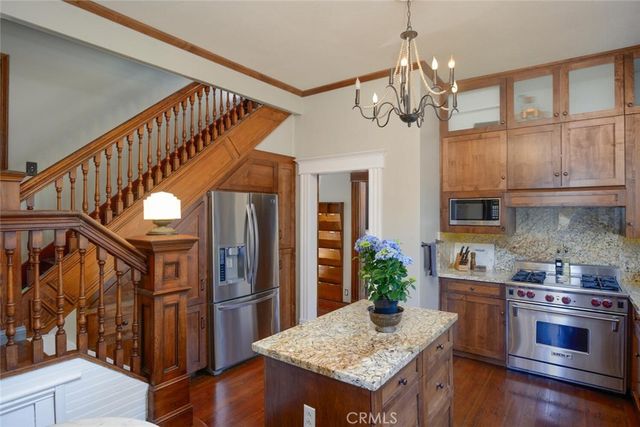1052 E Grand Boulevard, Corona, CA 92879
